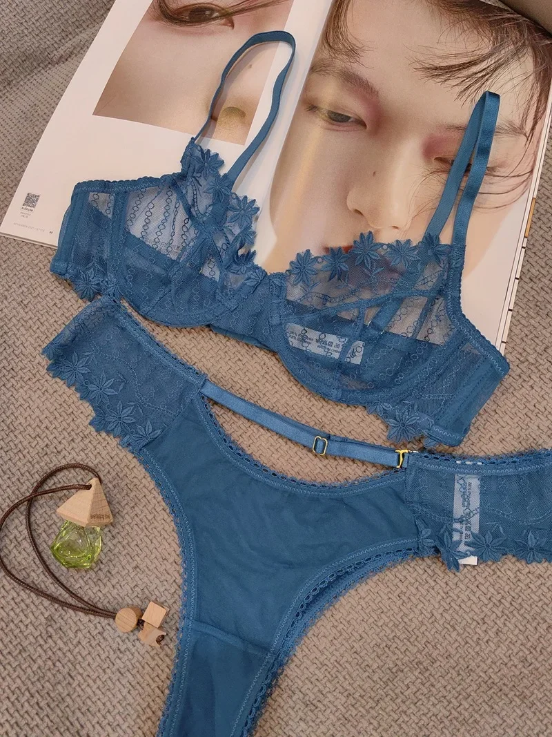 Сексуальное кружевное нижнее белье с вышивкой и большой грудью маленькое