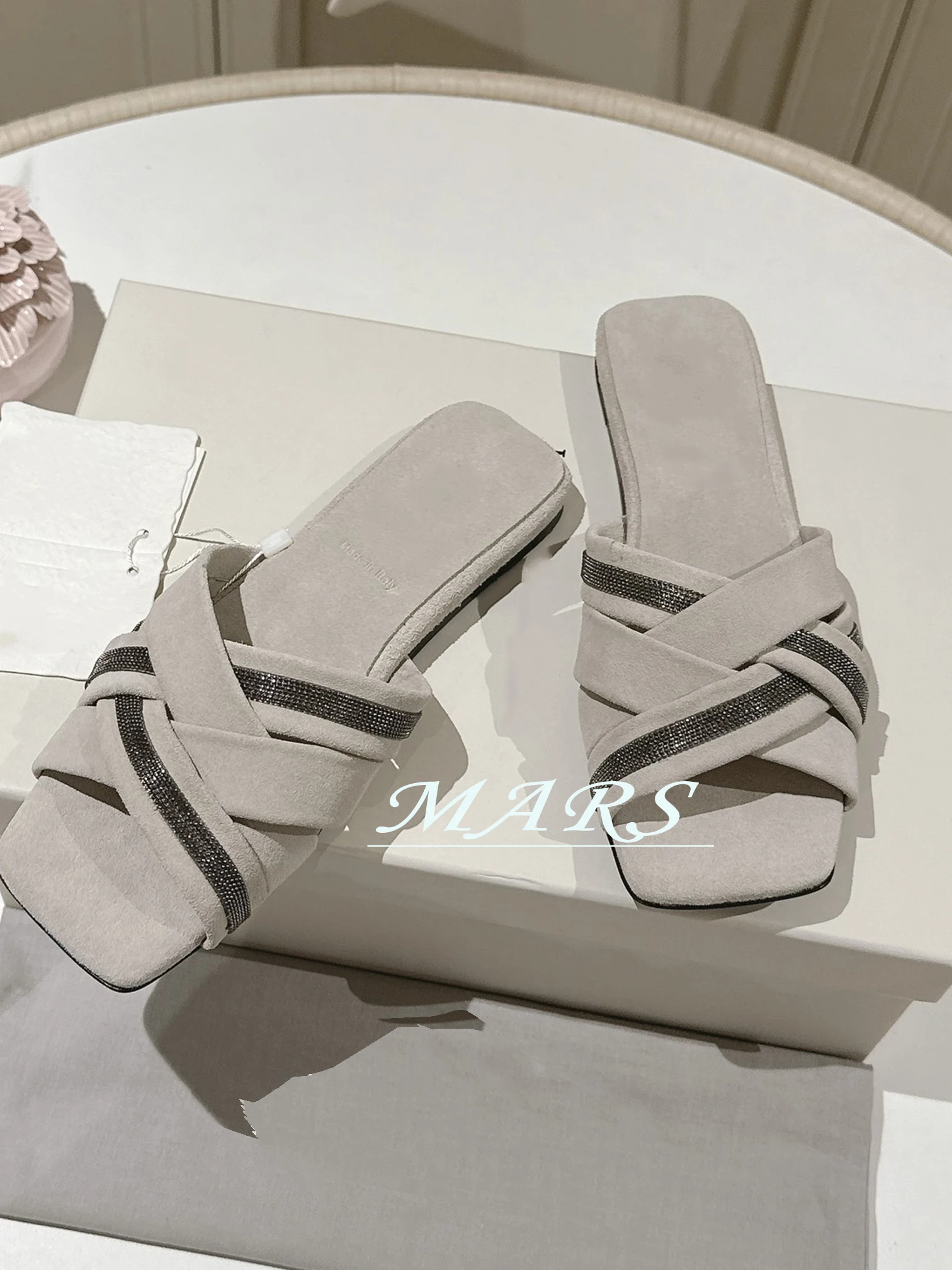 Женские кожаные шлепанцы ручной работы пляжные на плоской подошве с квадратным