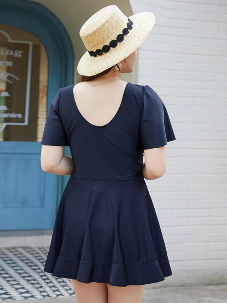 Женский купальник большого размера с V-образным вырезом и трапециевидной юбкой |