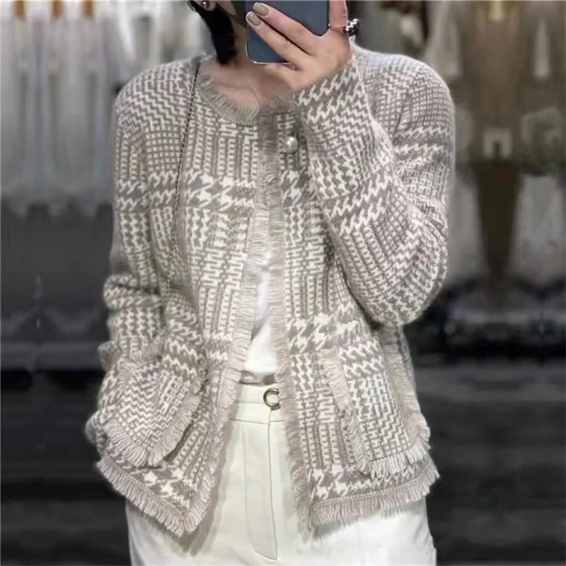 

2022 autumn and winter new wool sweater cardigan houndstooth fringed short top sweater coat thick round neck women