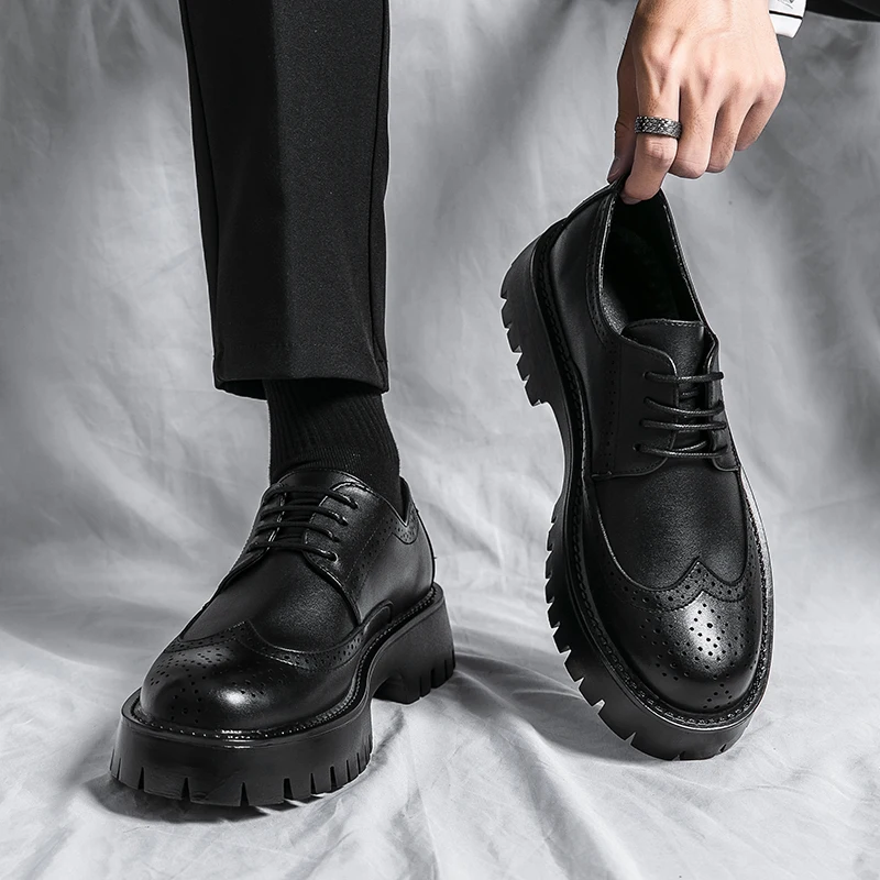 

Spring Autumn 2023 British Style Leather BrogueShoes For Men Business Casual Black Hombre High Quality Classic Height Increasing