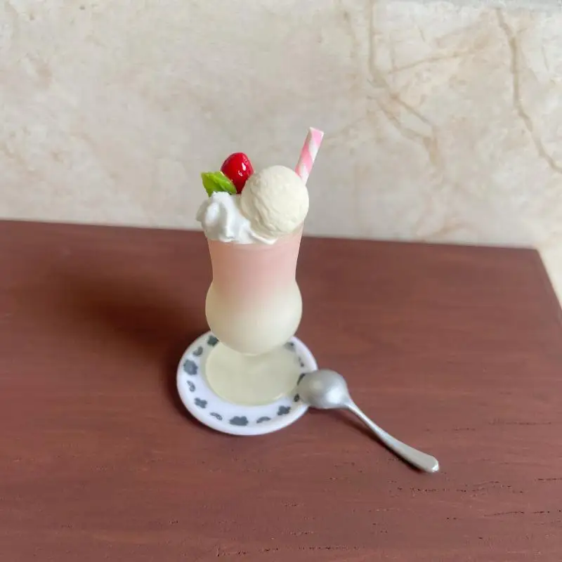 Фото Игрушечная миниатюрная модель еды для кукольного домика: клубничный молочный коктейль, мороженое, напиток в стакане. 1 шт. Подарок для кукол. №3