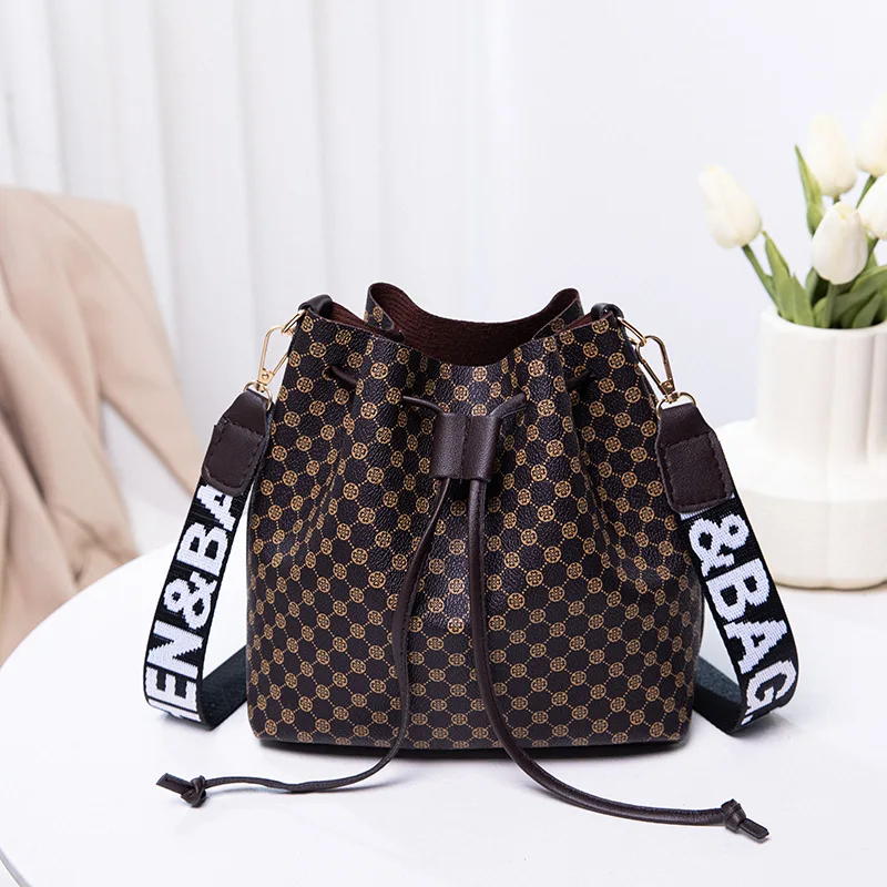 2023 New Korean Fashion Large Capacity Fashion Women's Handbag Shopping Travel Diagonal Straddle Shoulder Bag Water Bucket Bag