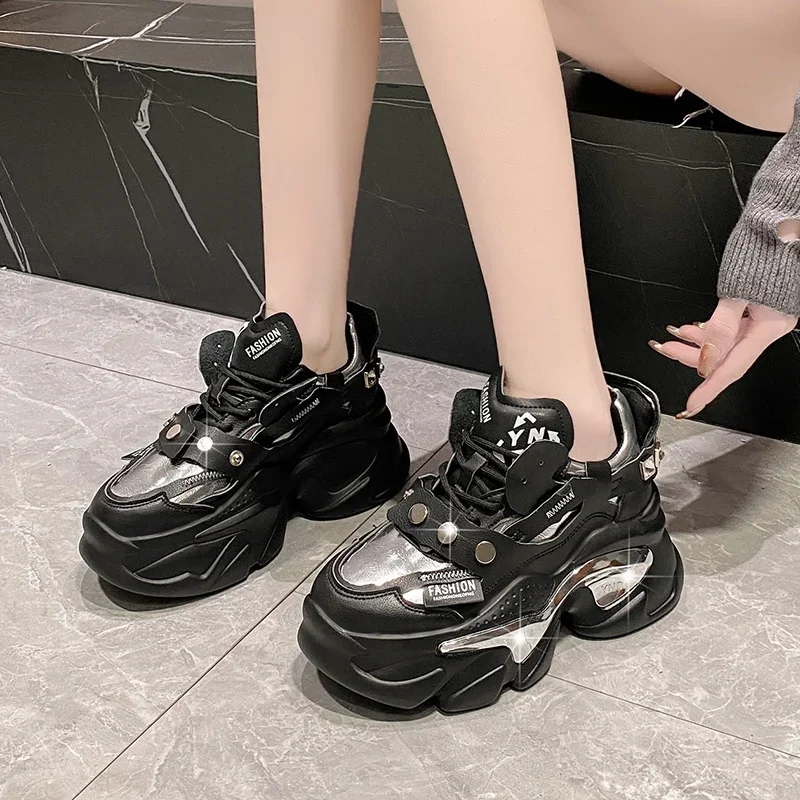 Женские кроссовки на высокой платформе с кристаллами новинка 2023 женская