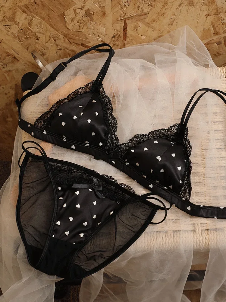 Нижнее белье с треугольными чашками женское удобное тонкое нижнее маленькой