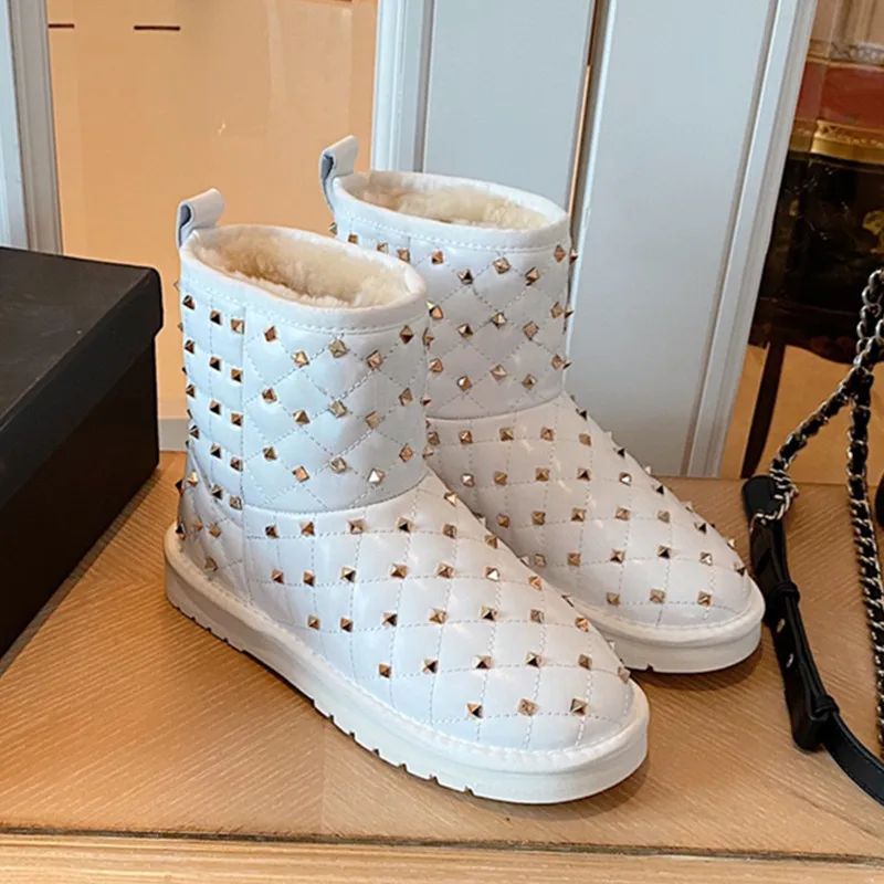 

2022 New Women's Fashion Boots Snow Boots Wool Lining Super Warm and Comfortable Luxury Design Willow Nail Custom Printed Logo