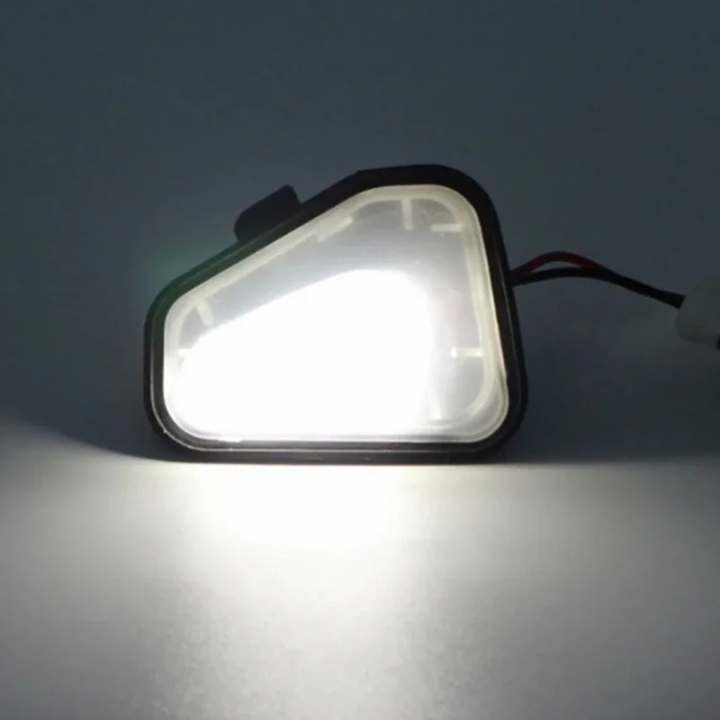 Автомобильная фотолампа с зеркалом заднего вида