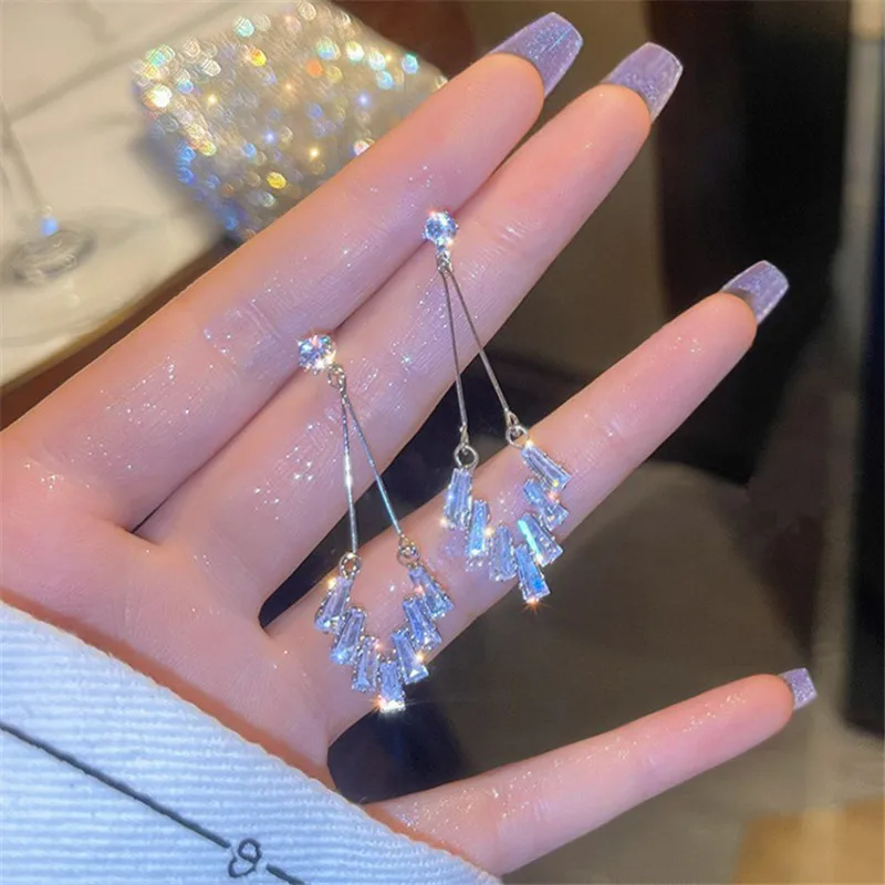 

New Fashion Trend Unique Design Elegant Delicate Geometric Zirconia Tassel Earrings High Jewelry Wedding Party Favors For Women