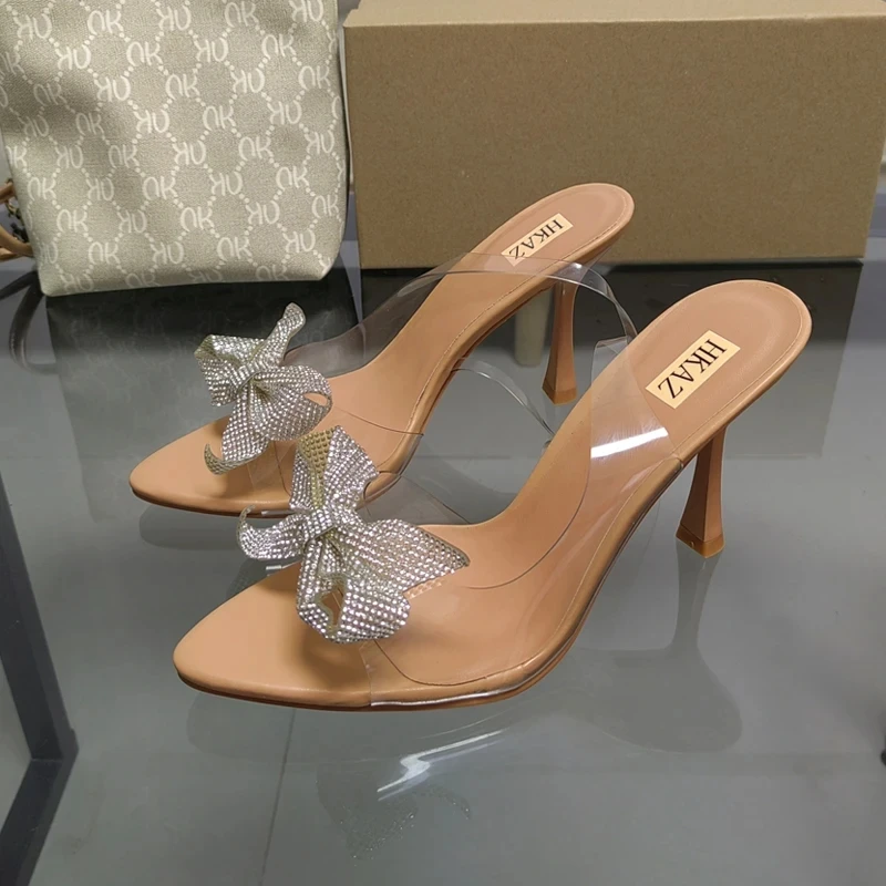 

Туфли женские универсальные с острым носком и бантом на высоком каблуке