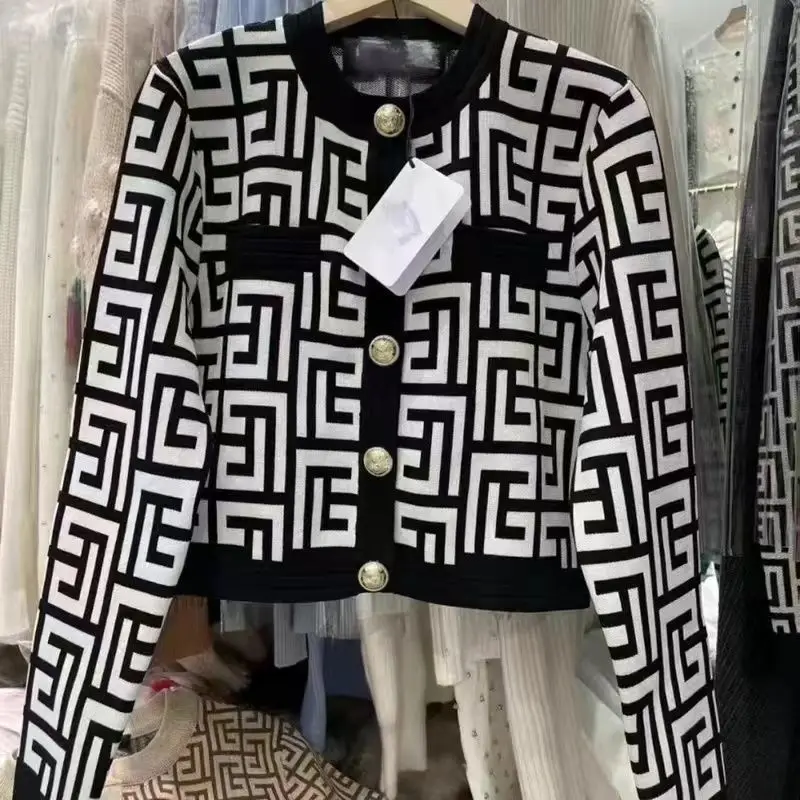 Шикарный модный вязаный кардиган женский укороченный на осень и зиму новинка 2024