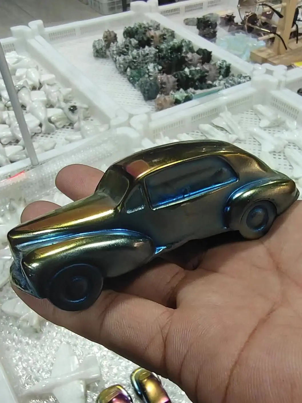 

1pcsNatural crystal stone body plating color car model decoration, car model more high-end atmosphere grade
