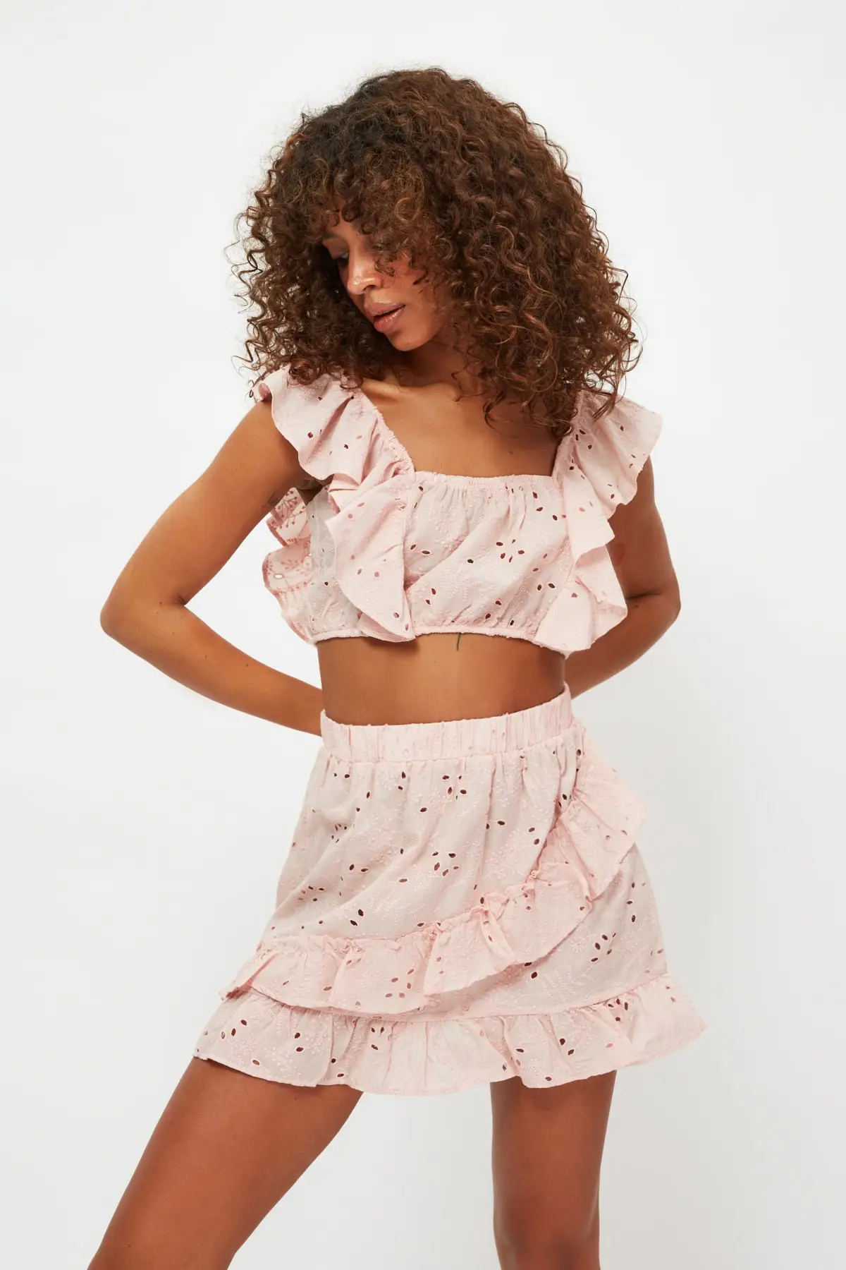 

Trendyol Fisto İşlemeleli Woven Bottom-Top Suit TBESS21AU0340