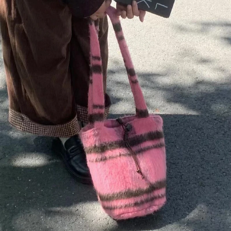 

Xiuya Fashion Large Capacity Shoulder Bag Pink Soft Plush Youthful Literary Girl Handbag Sweet Cool Luxury Designers Bucket Bag