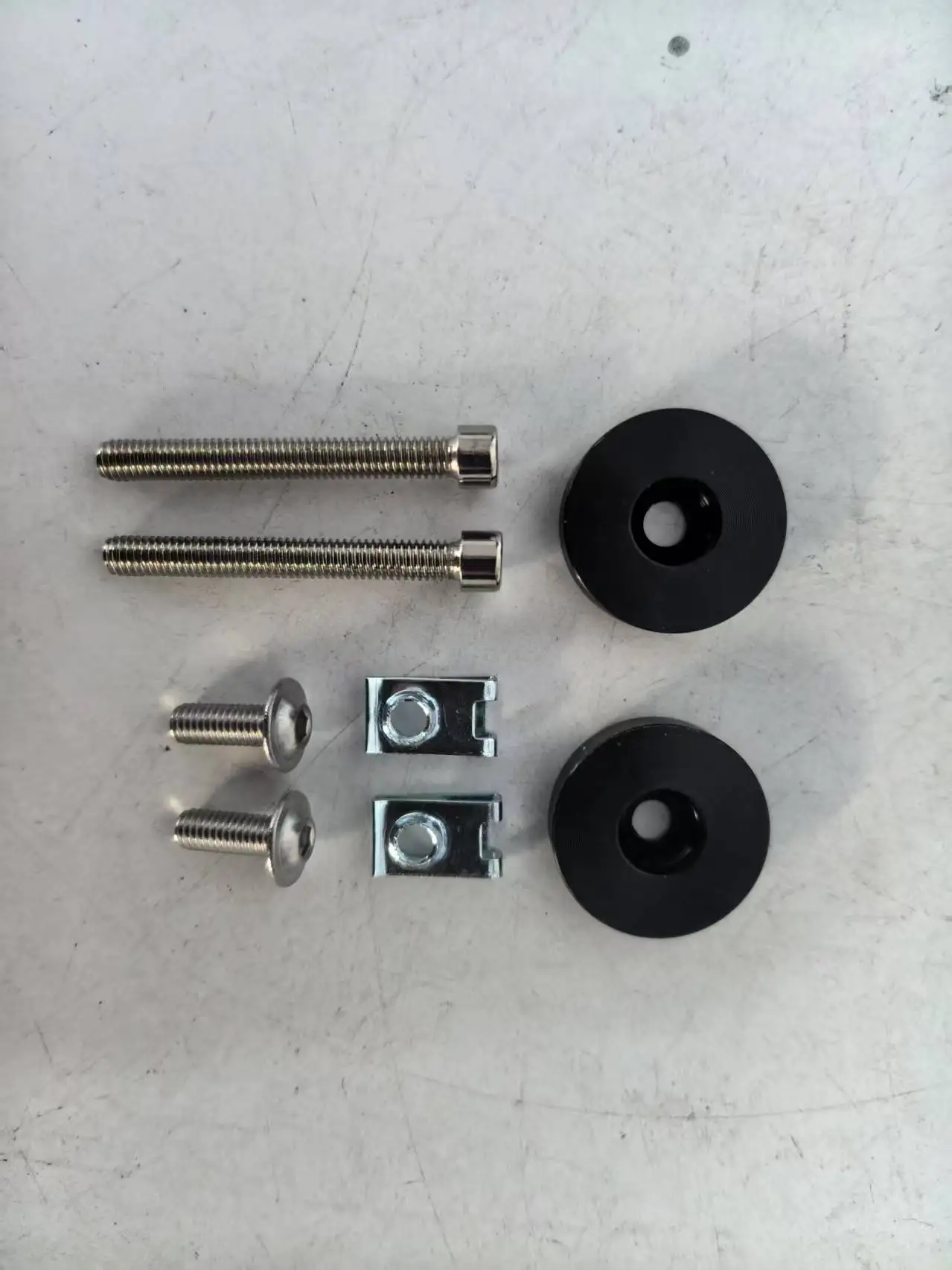 

Комплекты усиленных кронштейнов для ветрового стекла