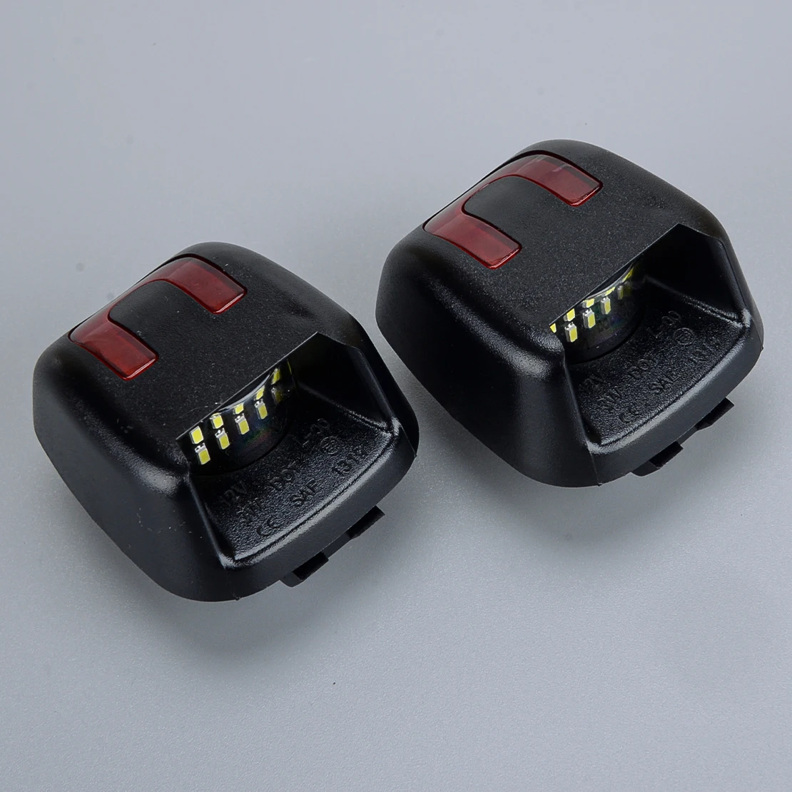 

NI2870107 265109Z400 1 Pair White LED License Plate Light Lamp with Red Tube Tag Lamp Fit for Nissan Frontier Xterra 1998-2004