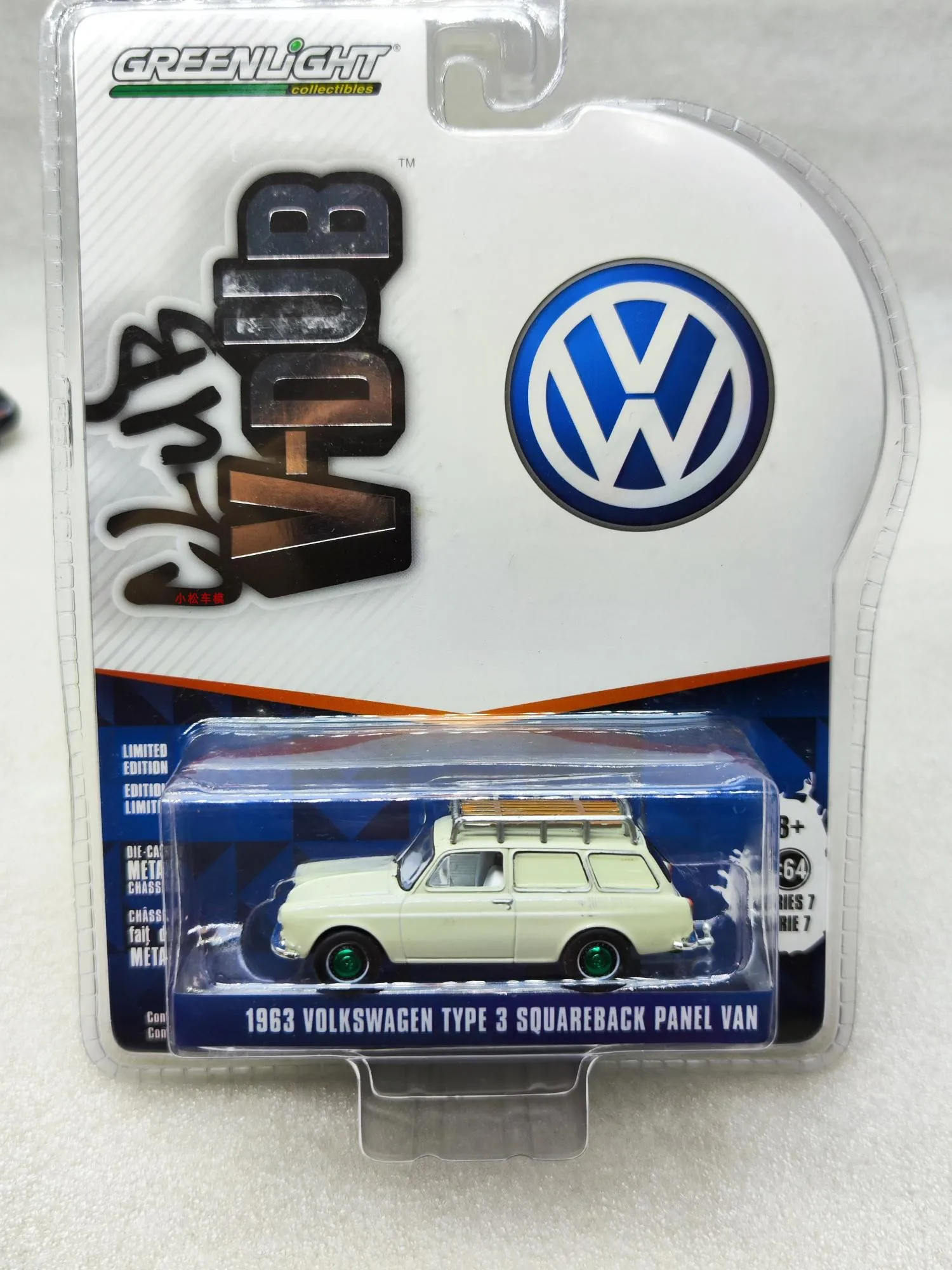

1:64 1963 Volkswagen Type-3 Volkswagen travel frame green version коллекция моделей автомобилей