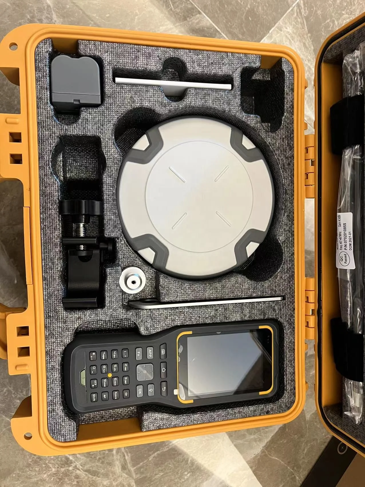 Рисунок 4 - Приемник Hi-target GNSS V90 с несколькими