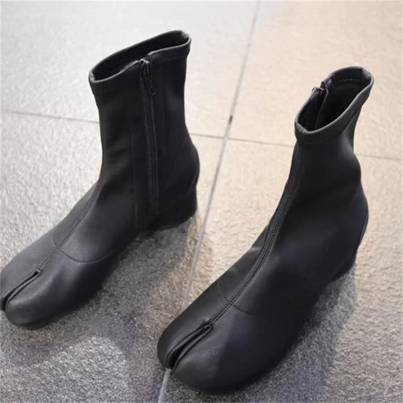 

Женские ботинки с разрезом на среднем каблуке, черные кожаные однотонные ботинки на молнии сбоку