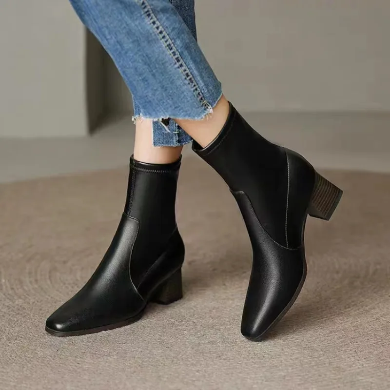 Женские ботинки челси на высоком каблуке с острым носком