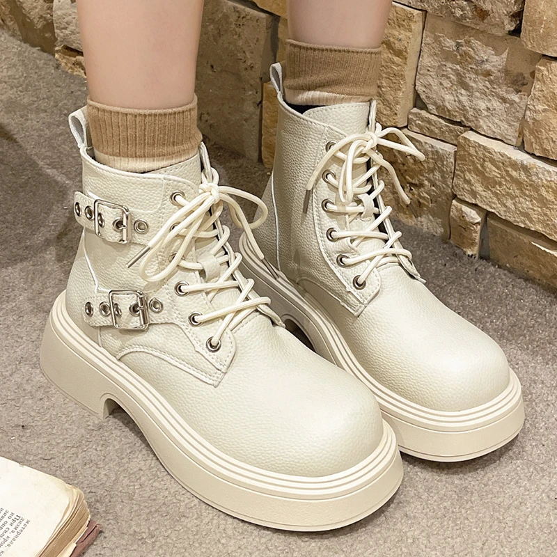 Женские ботинки на шнуровке мотоциклетные массивном каблуке черные в стиле панк