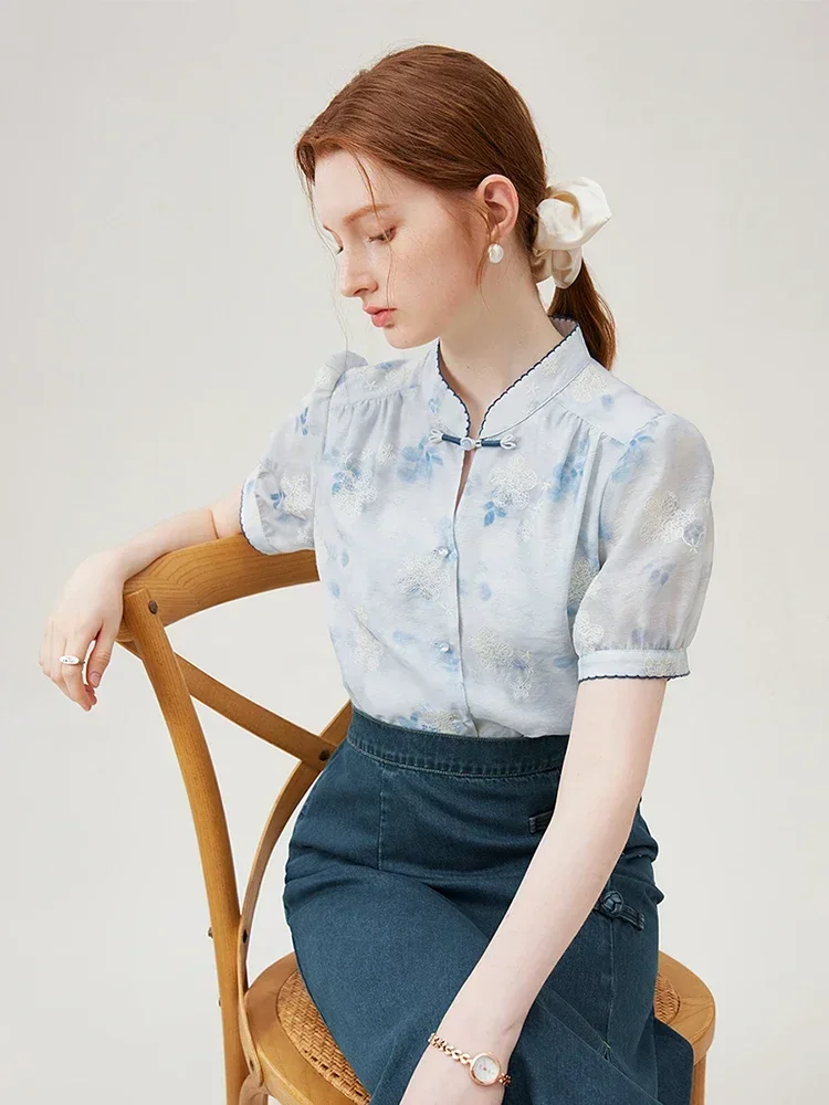 Блузка женская с воротником-стойкой и чернильным принтом 24FS18066