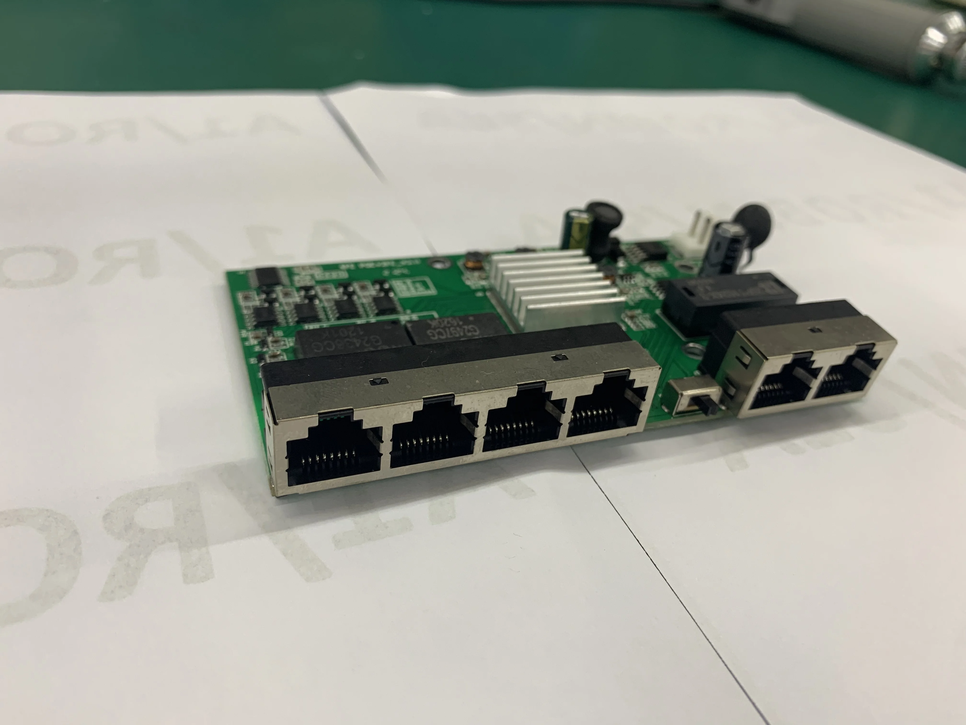 Заводской Ethernet-коммутатор OEM ODM POE 4FE+2FE PCBA на складе