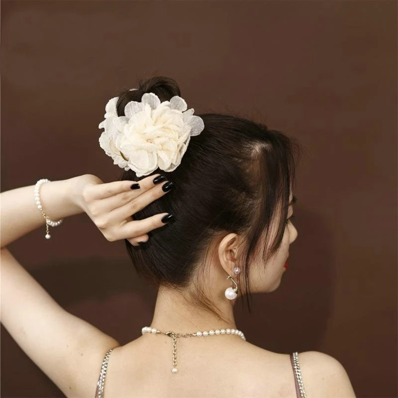 

Sweet Flowers Budding Grasping Clip Fashion Design Hair Clip Back Head Spoon Coiled Hair Shark Clip Hair Women Girls Accessories