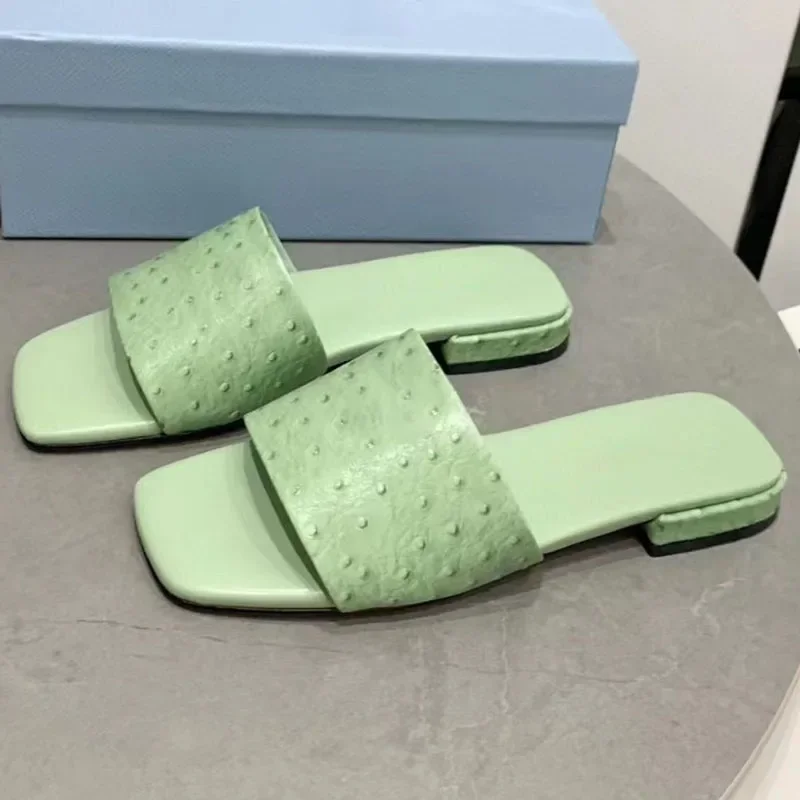 

Square Toe Women Flat Slippers 2023 New Style Runway Designer Spots Candy Colors Summer Outdoor Ladies Vacation Beach Flip Flops