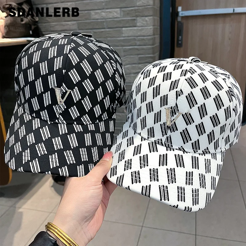 Retro Black and White Striped Baseball Cap for Women Spring and Summer Unisex Letter Embroidered Peaked Cap Sun-Proof Sun Hat