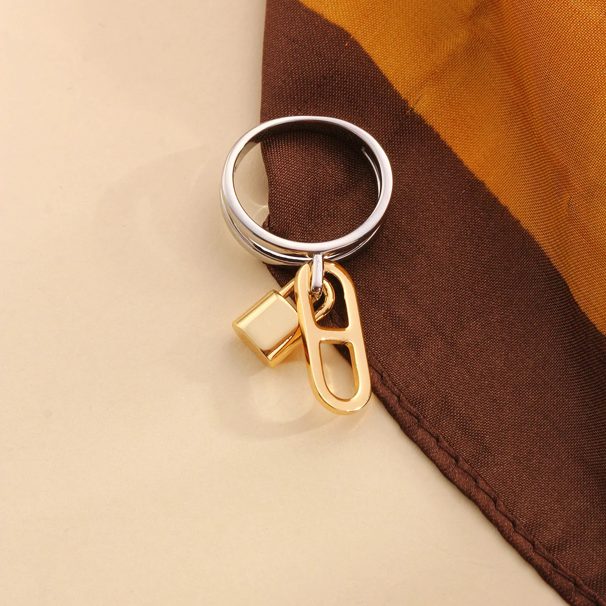 

Lock Nose Shape Scarf Buckle Luxury Shawls Buckles Designer Shawl Accessories Scarfs Rings Clip Female Gift Jewelrys