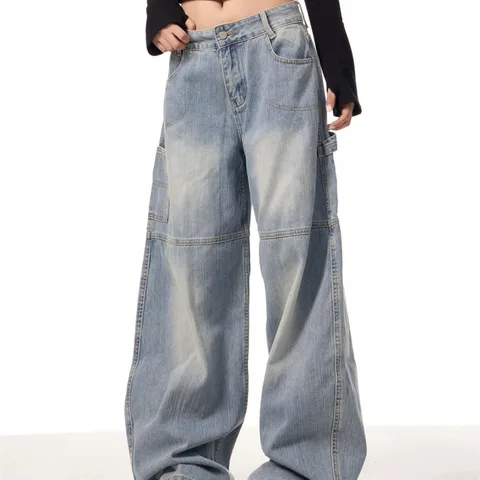 Орыс қыздары видеода жігіттің жұлқынғанын көреді.