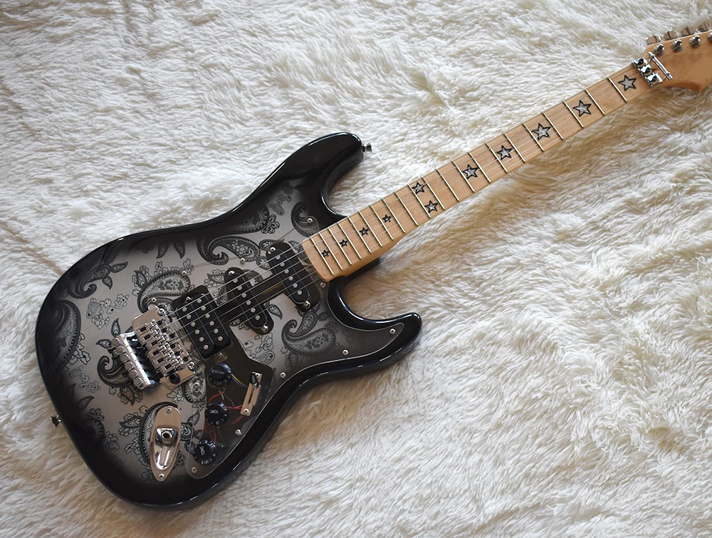 

Электрическая гитара с черным корпусом, 6 струн с цветочной наклейкой, Кленовая подставка, можно настроить