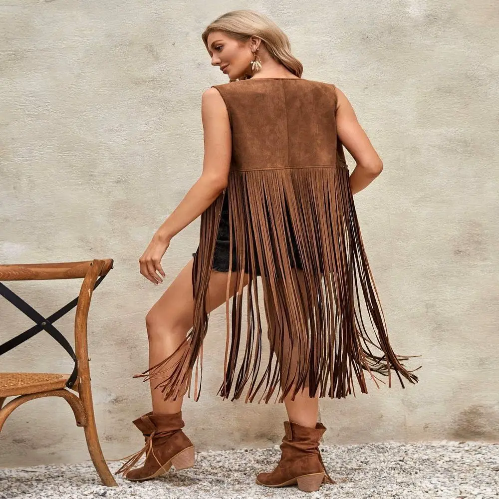 Женский жилет с v-образным вырезом и заклепками