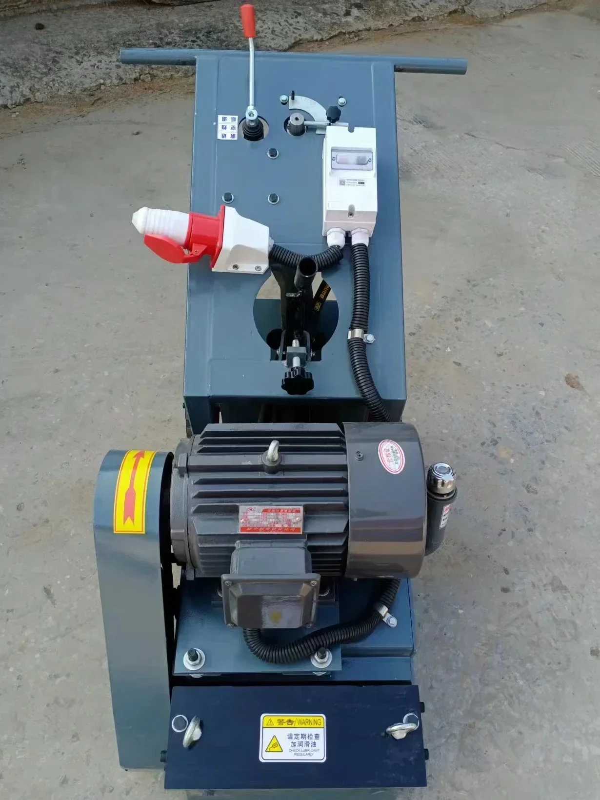 Машина для резки пластиковых лопаток