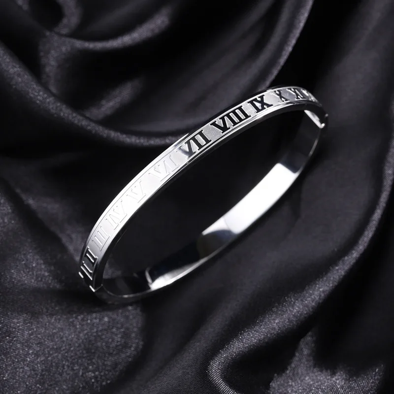 Женский браслет из титановой стали с римскими цифрами