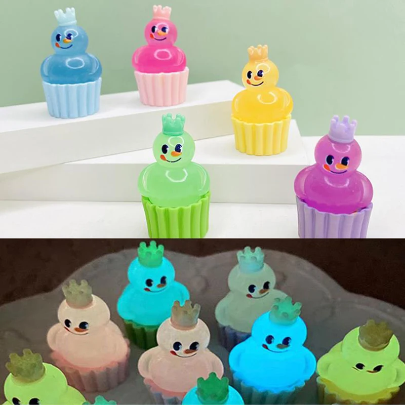 

2Pcs Cartoon Luminous Snow King Cake Cup Ornaments Mini Car Home Micro Landscaping Decor