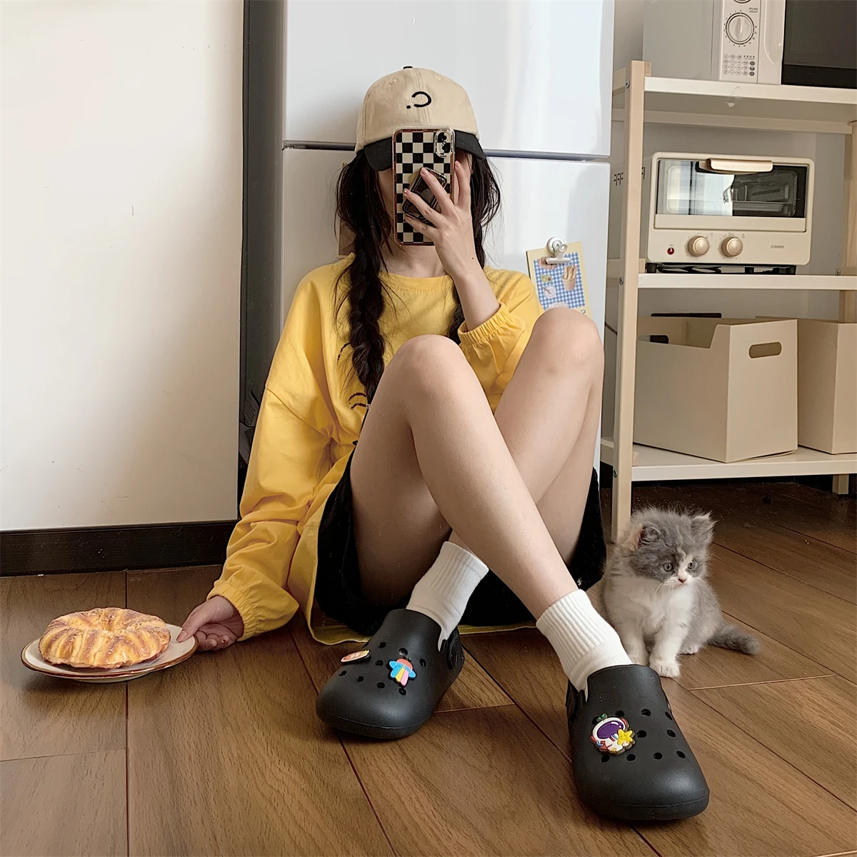 2022 New Summer Fashion Adult Cartoon Hole Light Toe Sandals Non-slip Beach Shoes Indoor and Outdoor Slippers All-match and Comf