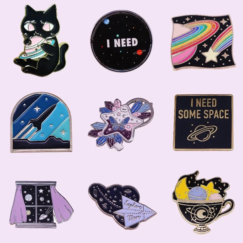 

Металлическая брошь в виде черной кошки с эмалью, на отворот