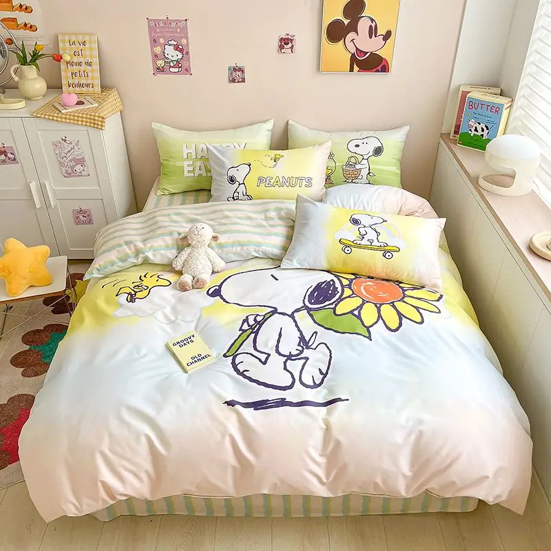 

Snoopy Ins Cute Cartoon 100% Cotton Dormitory Set Bed Four-Piece Set Bed Sheet Pillowcase Kawaii Anime Plush Toy Birthday Gift