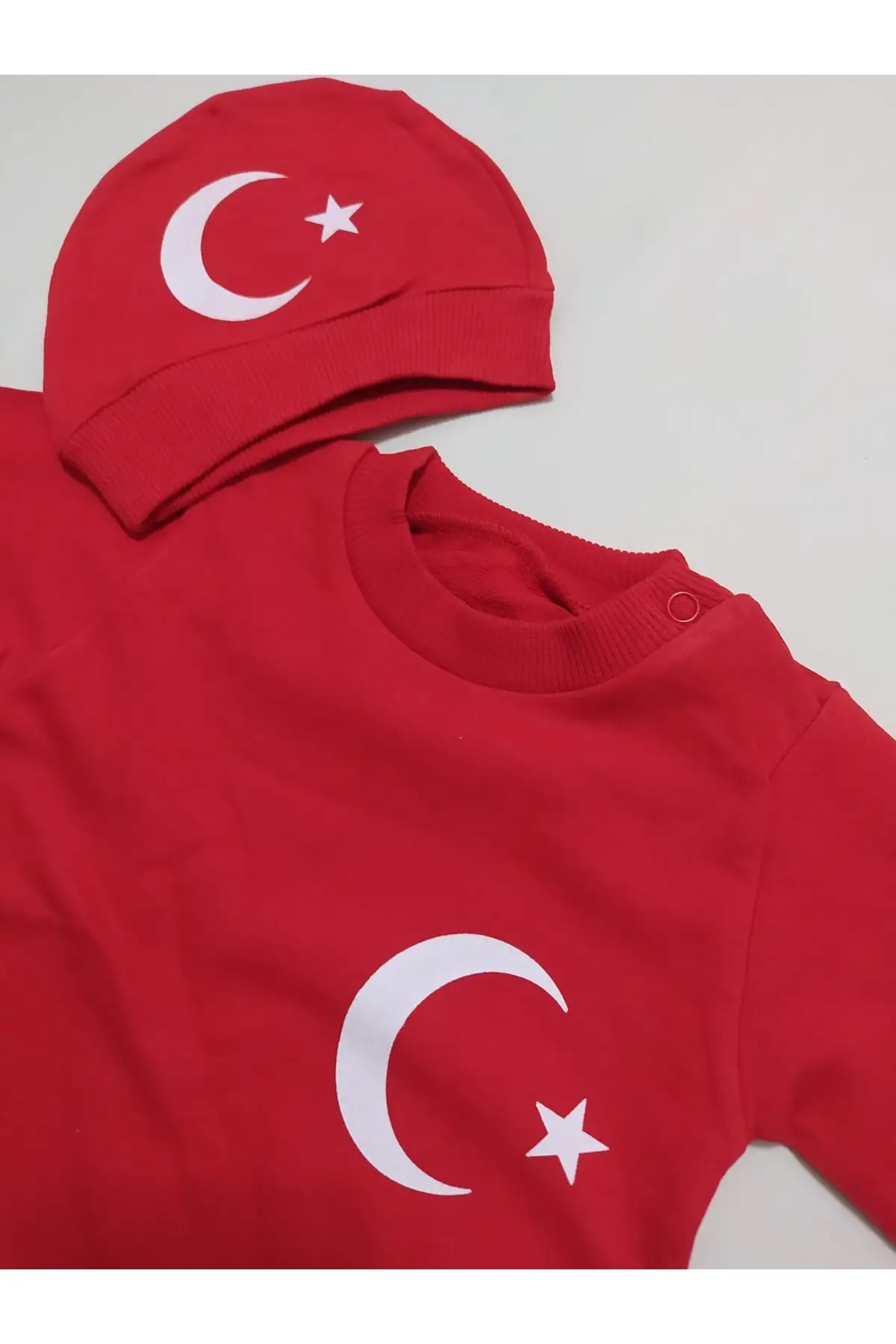 Рисунок 3 - Комбинезон с турецким флагом