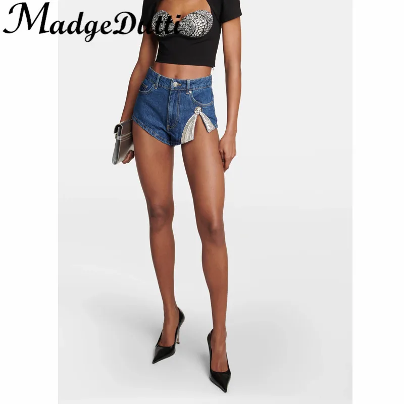 

3.22 MadgeDutti Fashion Diamonds Split Decoration Contrast Color Washed Pocket Denim Shorts Women