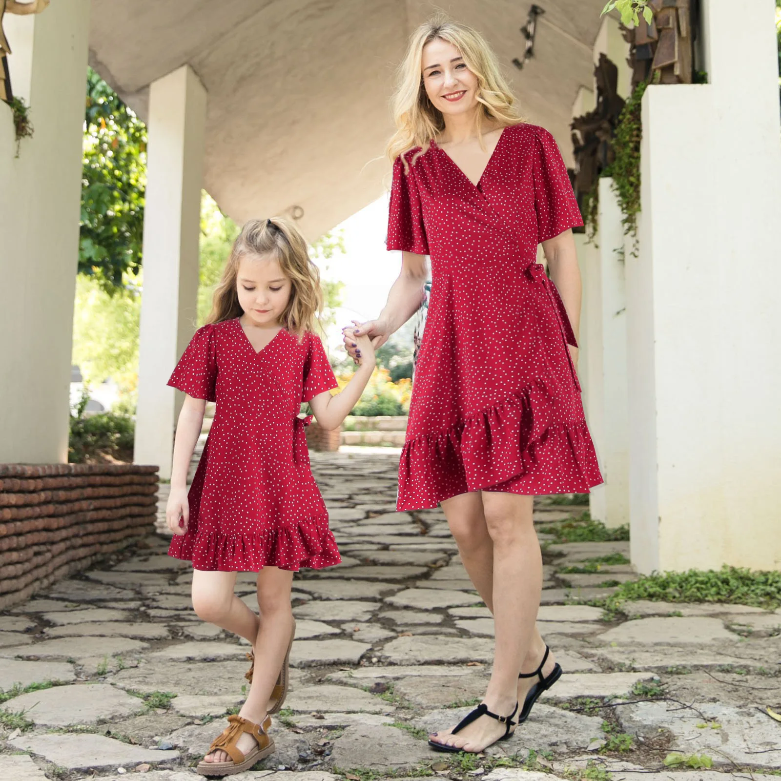 

Mother Daughter Dress Family Matching Outfits Mom Baby Mommy and Me Clothes Chiffon Woman Girls Dress Princess Dress