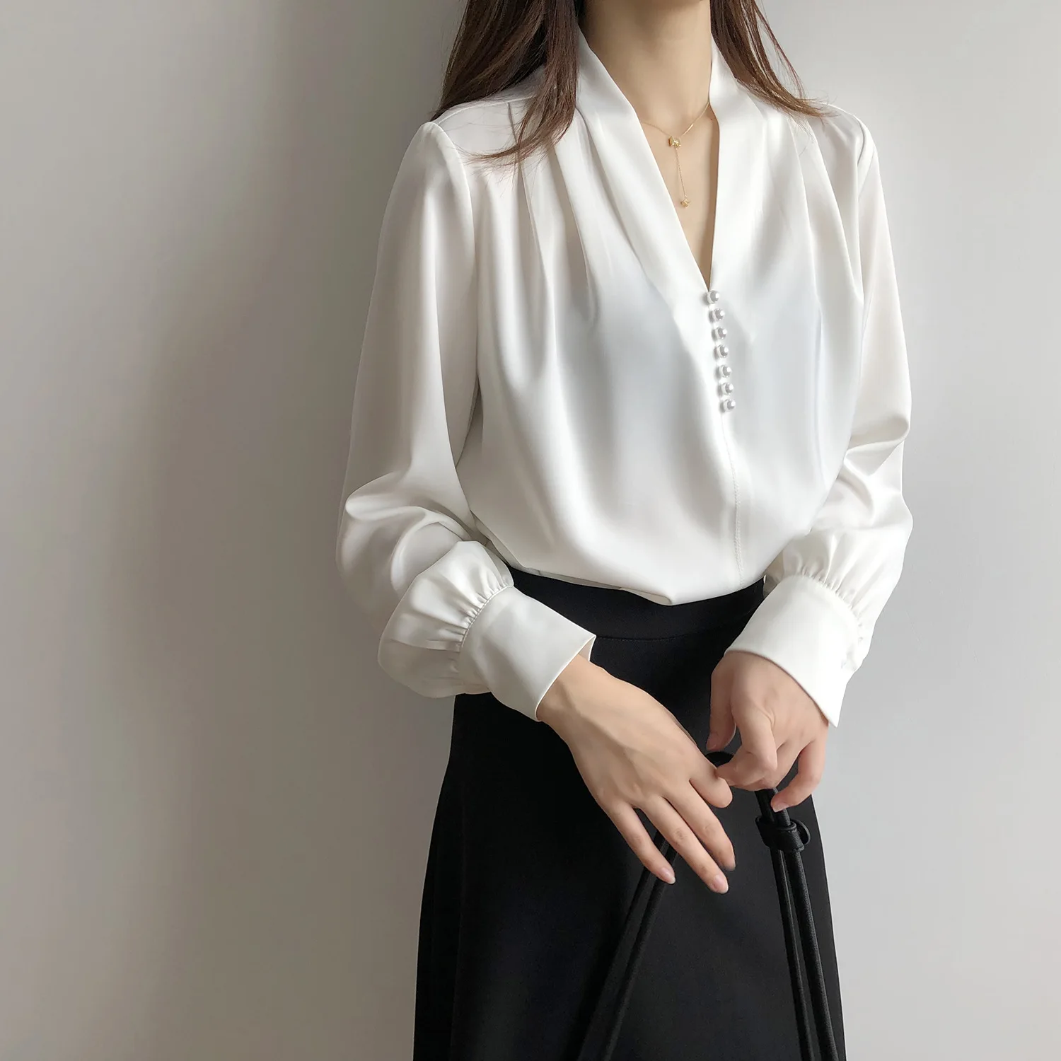 

Женская шифоновая блузка с V-образным вырезом и длинным рукавом