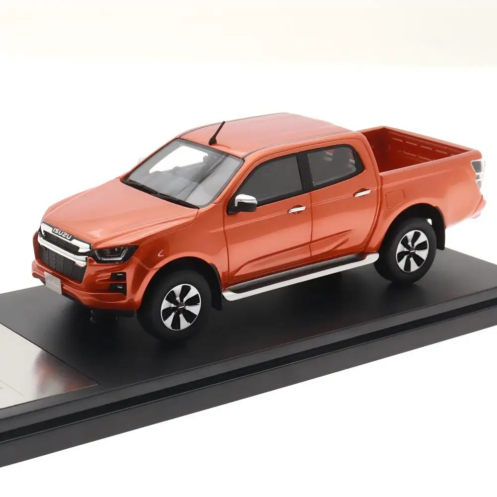 Фото Масштабная модель автомобиля 1/43 из смолы: ISUZU D-MAX DL40 (2021) — классический статичный пикап, настольное украшение, премиальный коллекционный сувенир, подарок для любителей хобби №4