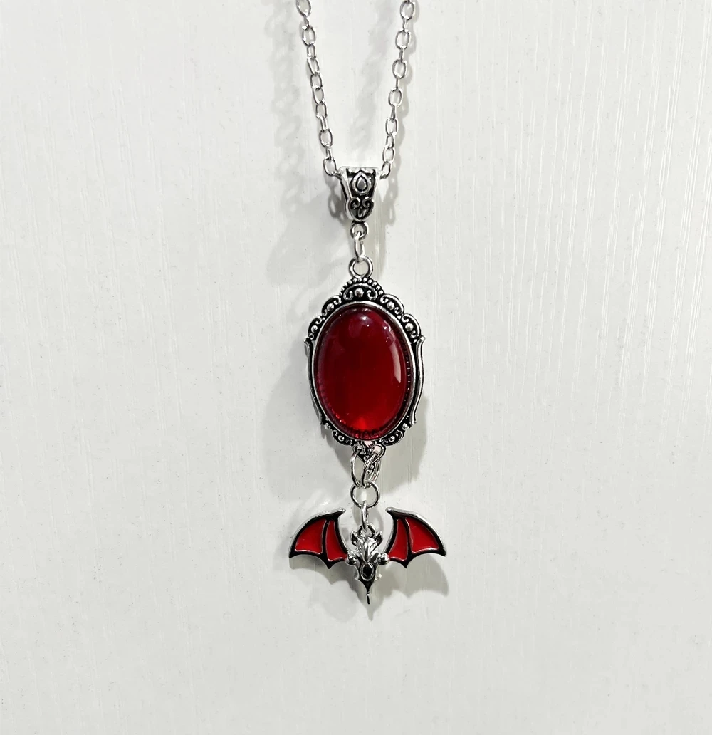 

Gothic Vampire Bat Charm Necklace Women Man Fashion Witch Jewelry Accessorie Gift Blood Cameo Crystal Bat Pendant Vintage Choker