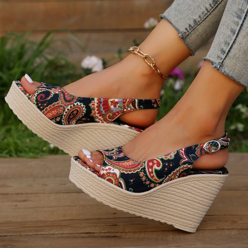 

Женские босоножки на танкетке, летние босоножки с принтом, туфли на платформе и высоком каблуке, большой размер 36-42, 2023