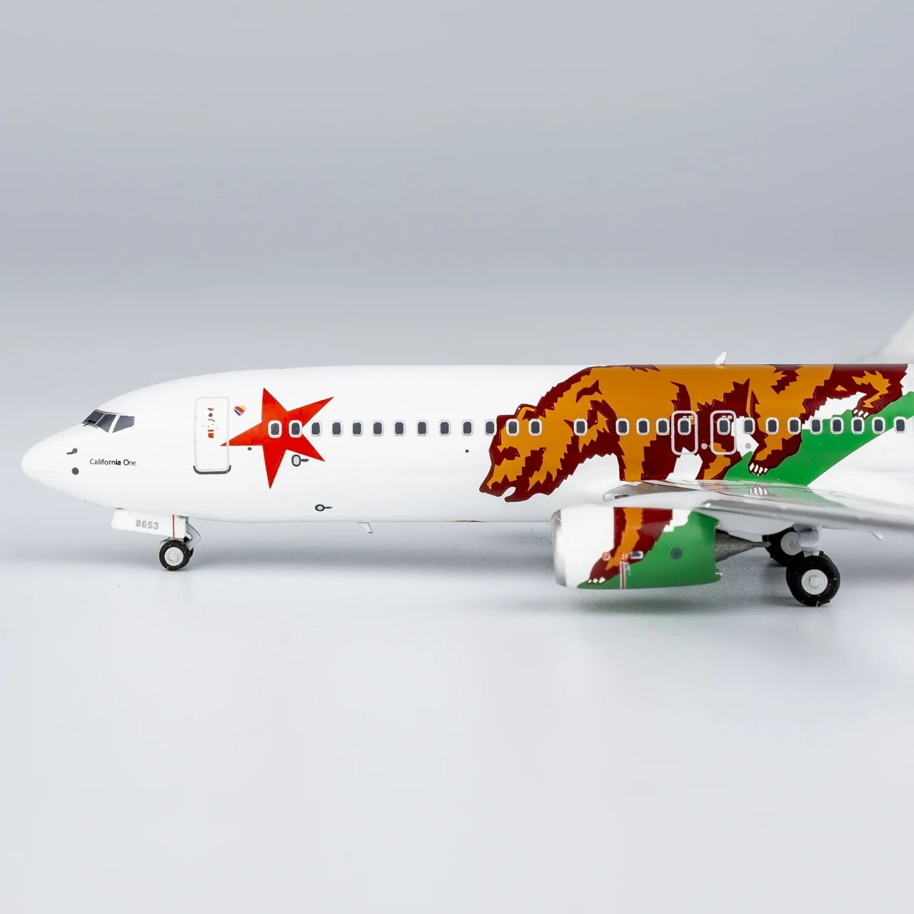 Коллекционный самолёт из сплава 58211 подарок NG модель 1:400 Юго-Восточной