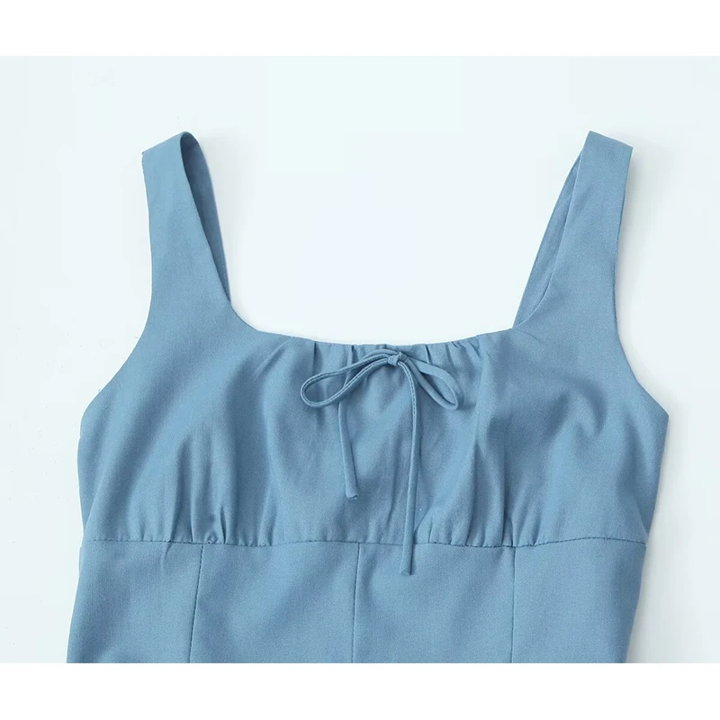 Женское приталенное платье без рукавов с квадратным вырезом