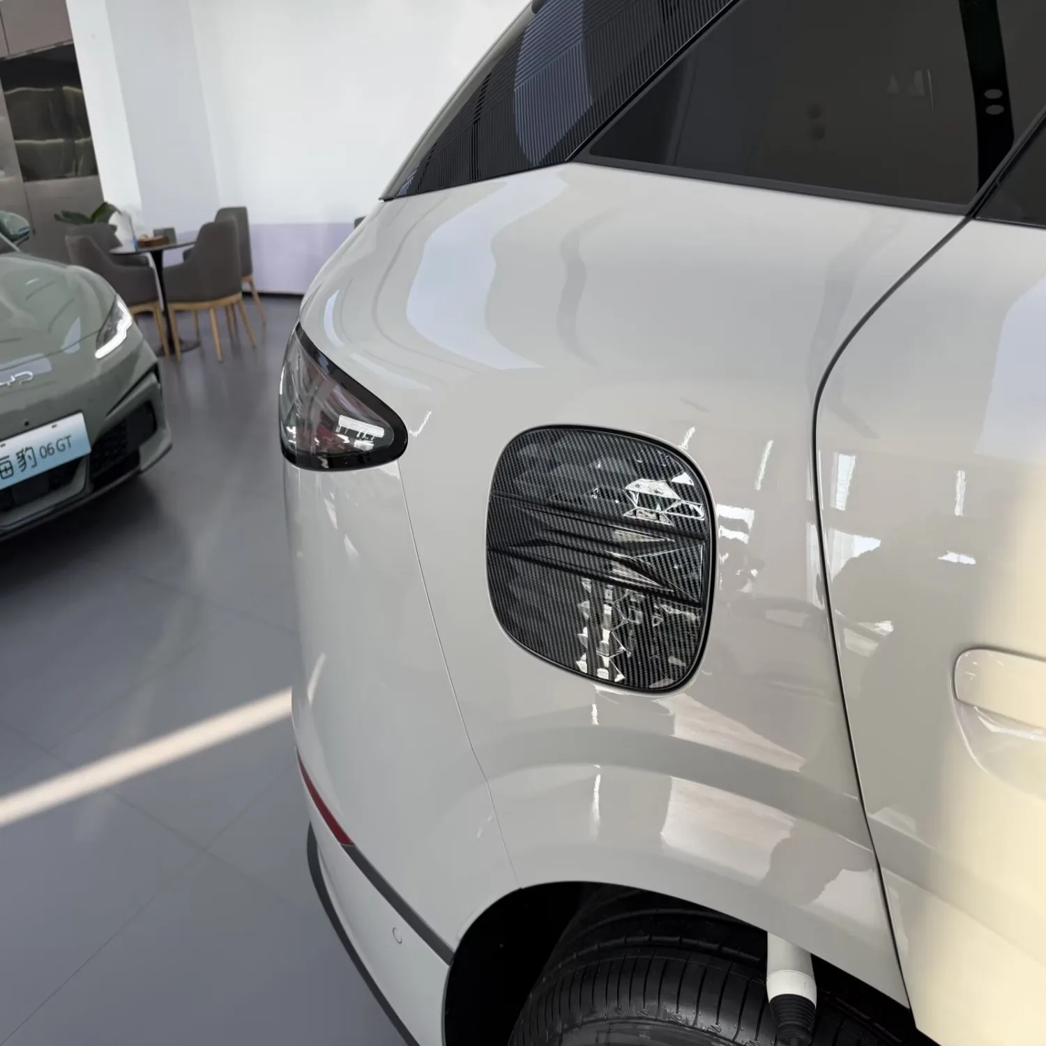 Фото Для BYD Song PLUS DM-i EV / Seal U / Sealion 6 2026: Аксессуары для автомобиля, накладка на крышку топливного бака из АБС-пластика, 1 шт. №2