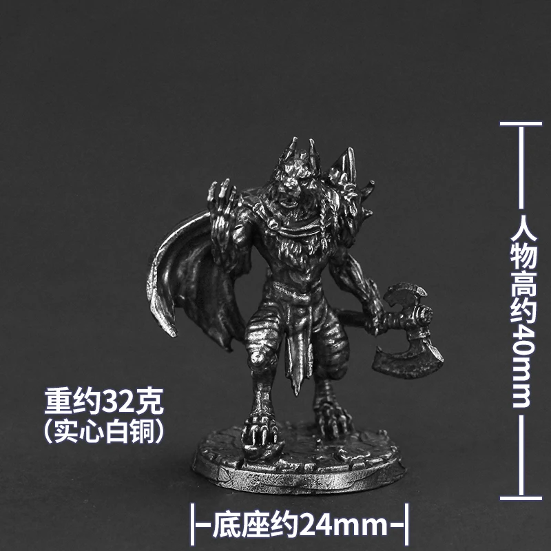 

Металлическая статуэтка волка